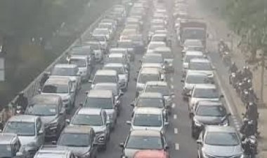 दिल्ली-नोएडा बॉर्डर छावनी में तब्दील, लगा लंबा जाम, जगह-जगह RAF तैनात कर की बैरिकेडिंग