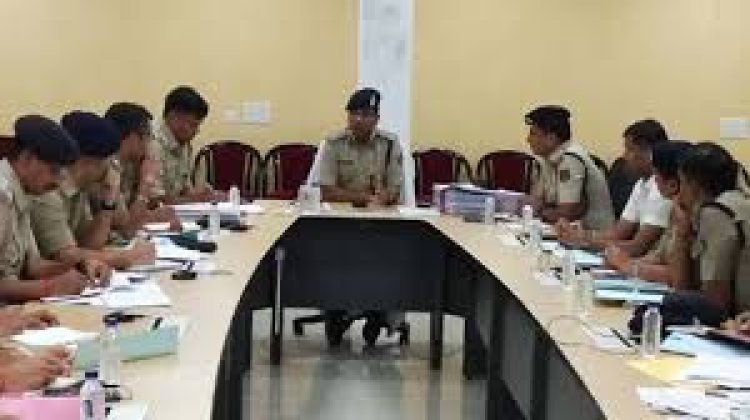 एसएसपी की क्राइम मीटिंग : बोले - चाकूबाज, गुंडे और बदमाशों की सूची टेबल पर रखकर नियमित करें कार्रवाई