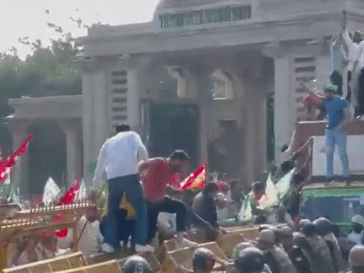 यूपी के 5 हजार किसानों का दिल्ली मार्च:बैरिकेडिंग तोड़ी, पुलिस ने क्रेन-कंटेनर खड़े किए; 3 घंटे बाद नोएडा एक्सप्रेस-वे की एक लेन खोली