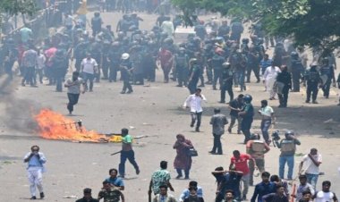 शेख हसीना की मौत की सजा के बाद ढाका में भड़की हिंसा, सड़कों पर उतरे लोग