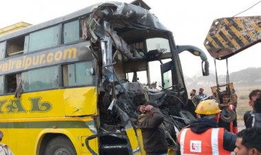रतनपुर-कोरबा हाईवे पर खड़े ट्रेलर से भिड़ी यात्री बस, 12 घायल, 5 गंभीर