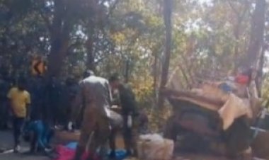 Accident : छत्तीसगढ़ में भीषण सड़क हादसा; ट्रक ने पहले पिकअप को मारी टक्कर, फिर 3 लोगों कुचला