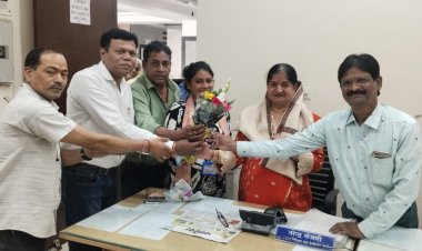 नगर निगम वित्त विभाग की कुसुम को सेवानिवृत्त होने पर कर्मचारियों ने किया सम्मानित