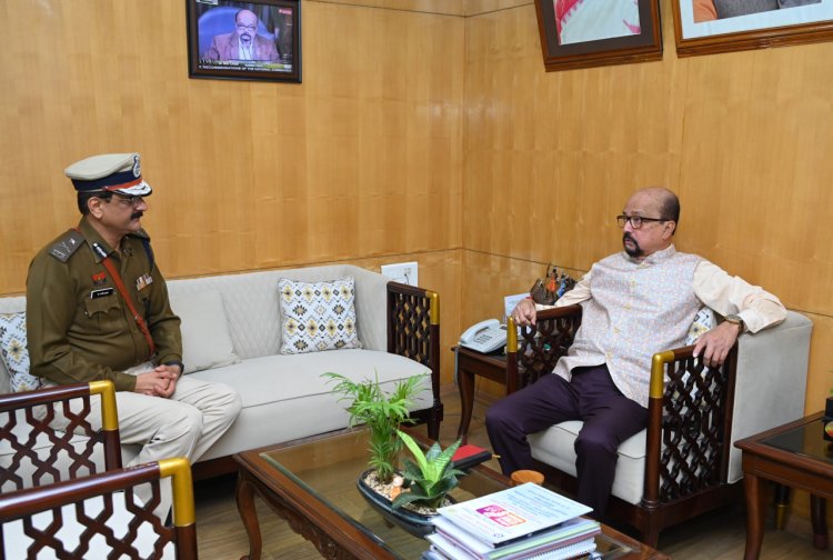 राज्यपाल डेका से नवनियुक्त पुलिस कमिश्नर शुक्ला ने की सौजन्य भेंट