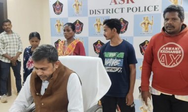 Naxal : बंदूक छोड़ मुख्यधारा की ओर कदम, चार सक्रिय माओवादियों ने किया सरेंडर