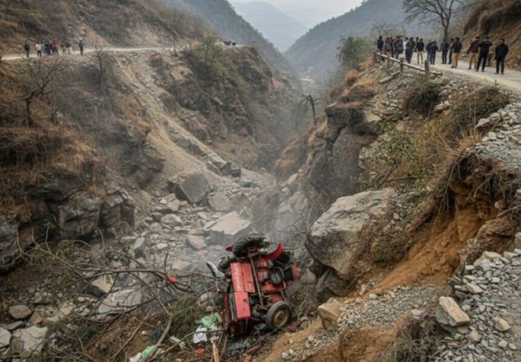 CG : तेज रफ्तार और ढलान बनी काल: कवर्धा में ट्रैक्टर पलटने से चालक की मौत, 5 मासूम घायल
