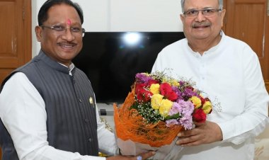 मुख्यमंत्री विष्णु देव साय ने विधानसभा अध्यक्ष डॉ. रमन सिंह से की सौजन्य मुलाकात….