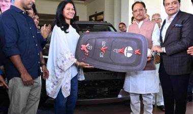 छत्तीसगढ़ की बेटी आकांक्षा ने बढ़ाया प्रदेश का मान, सीएम साय ने किया सम्मान, भेंट की टाटा सिएरा कार