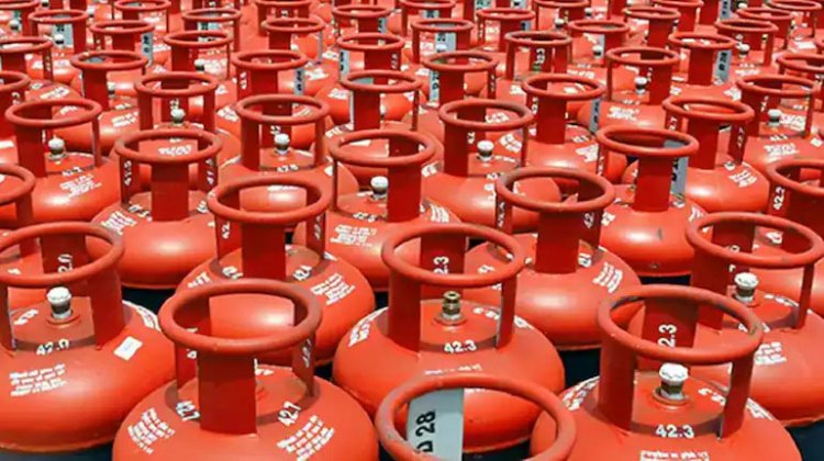 LPG Price Hike: होली से पहले लगा झटका, LPG सिलेंडर ₹28-₹31 हुआ महंगा; लगातार तीसरे महीने बढ़े दाम