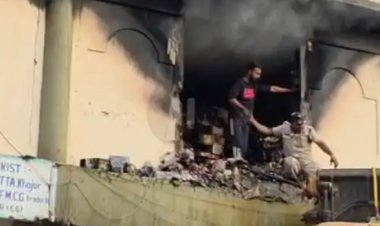 बिलासपुर के व्यापार विहार स्थित एक माचिस गोदाम में आज सुबह शॉर्ट सर्किट के कारण आग लग गई