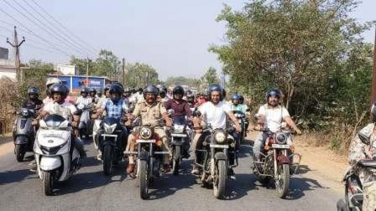 पत्थलगांव स्थानीय प्रशासन और पुलिस प्रशासन ने निकाली भव्य बाईक रैली