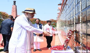 केंद्रीय गृहमंत्री अमित शाह ने अमर वाटिका में शहीदों को दी श्रद्धांजलि, परिजनों से की आत्मीय मुलाकात