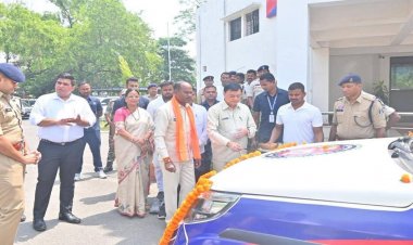कोरबा जिले को मिली 22 नए डायल 112 वाहनों की सौगात, उद्योग मंत्री लखनलाल देवांगन ने दिखाई हरी झंडी