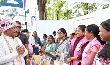 सुशासन तिहार में हितग्राहियों से आत्मीय संवाद: योजनाओं के लाभ से बदलती जिंदगी की तस्वीर देख मुख्यमंत्री हुए प्रसन्न
