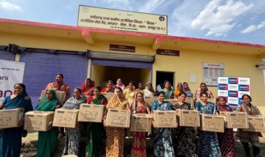 मुख्यमंत्री की घोषणा का त्वरित असर: कोसरंगी की महिलाओं को मिलीं 50 मुफ्त सिलाई मशीनें