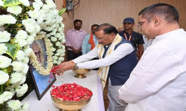 मुख्यमंत्री विष्णुदेव साय ने स्वर्गीय दिनेश सेन को दी श्रद्धांजलि : शोक संतप्त परिवार से की मुलाकात