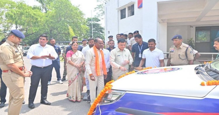 कोरबा जिले को मिली 22 नए डायल 112 वाहनों की सौगात, उद्योग मंत्री लखनलाल देवांगन ने दिखाई हरी झंडी