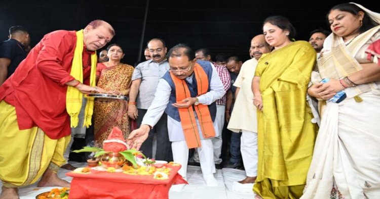 सुशासन तिहार में जनता के बीच पहुँची सरकार : मुख्यमंत्री विष्णु देव साय ने कोसरंगी चौपाल में पीएम सूर्य घर, सौर सुजला और स्वामित्व योजना का लाभ लेने किया आह्वान