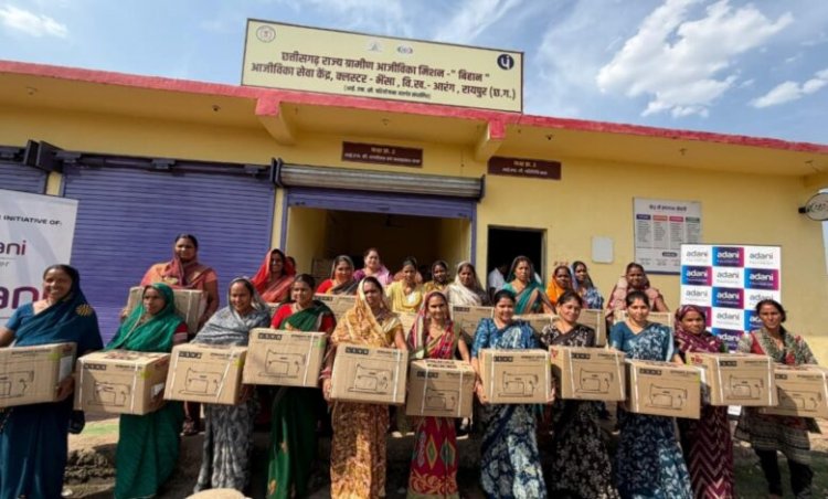 मुख्यमंत्री की घोषणा का त्वरित असर: कोसरंगी की महिलाओं को मिलीं 50 मुफ्त सिलाई मशीनें