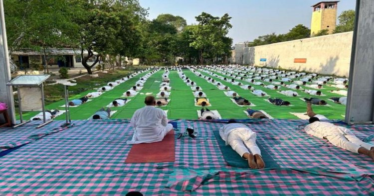 छत्तीसगढ़ की 33 जेलों में हज़ारों कैदियों ने मनाया अंतर्राष्ट्रीय योग दिवस