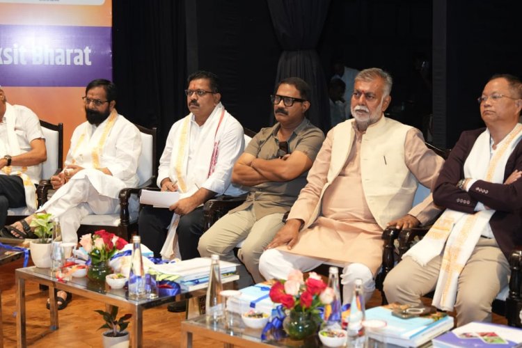 दिल्ली में गूंजा छत्तीसगढ़ का मॉडल, शिवराज सिंह चौहान ने की ‘डीलर दीदी’ और मटेरियल बैंक की खुलकर सराहना : राष्ट्रीय ग्रामीण विकास सम्मेलन में छत्तीसगढ़ बना देश के लिए मॉडल, विजय शर्मा ने रखा राज्य के नवाचारों का दमदार पक्ष