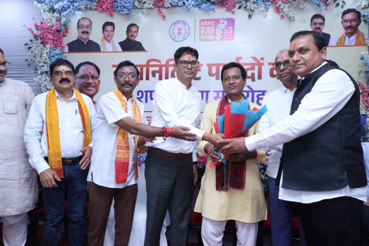 नामनिर्दिष्ट पार्षदों के शपथ ग्रहण समारोह में शामिल हुए वित्त मंत्री चौधरी