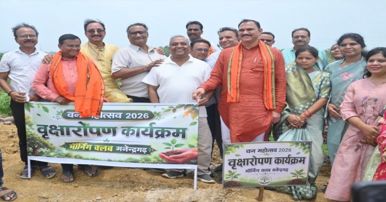मेडिकल कॉलेज परिसर बना हरित विकास का प्रतीक : स्वास्थ्य मंत्री श्याम बिहारी जायसवाल ने किया पौधरोपण
