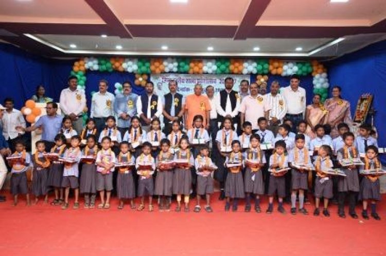 ’जशपुर में धूमधाम से मनाया गया जिला स्तरीय शाला प्रवेश उत्सव’, ’नवप्रवेशी विद्यार्थियों का आत्मीय स्वागत, शिक्षा के महत्व का दिया गया संदेश’…..