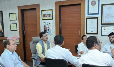 नगरीय प्रशासन विभाग के प्रमुख सचिव सोनमणि बोरा ने ई-बस योजना, पीएम आवास और वेस्ट-टू-एनर्जी परियोजना की समीक्षा की….